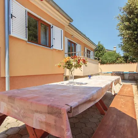 Holiday Home Kucine III Ferienhaus *