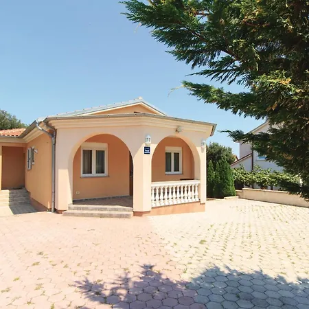 Ferienhaus Holiday Home Kucine III