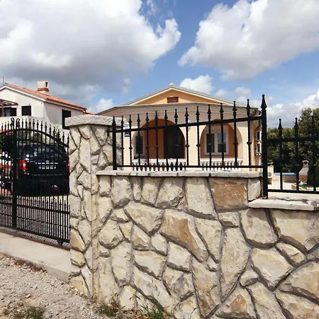 Ferienhaus Holiday Home Kucine III *