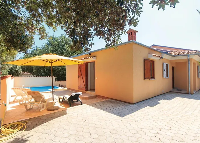 Kucine Iii Dom wakacyjny